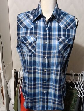 Women’s Blue Plaid Sleeveless Button-Down Shirt